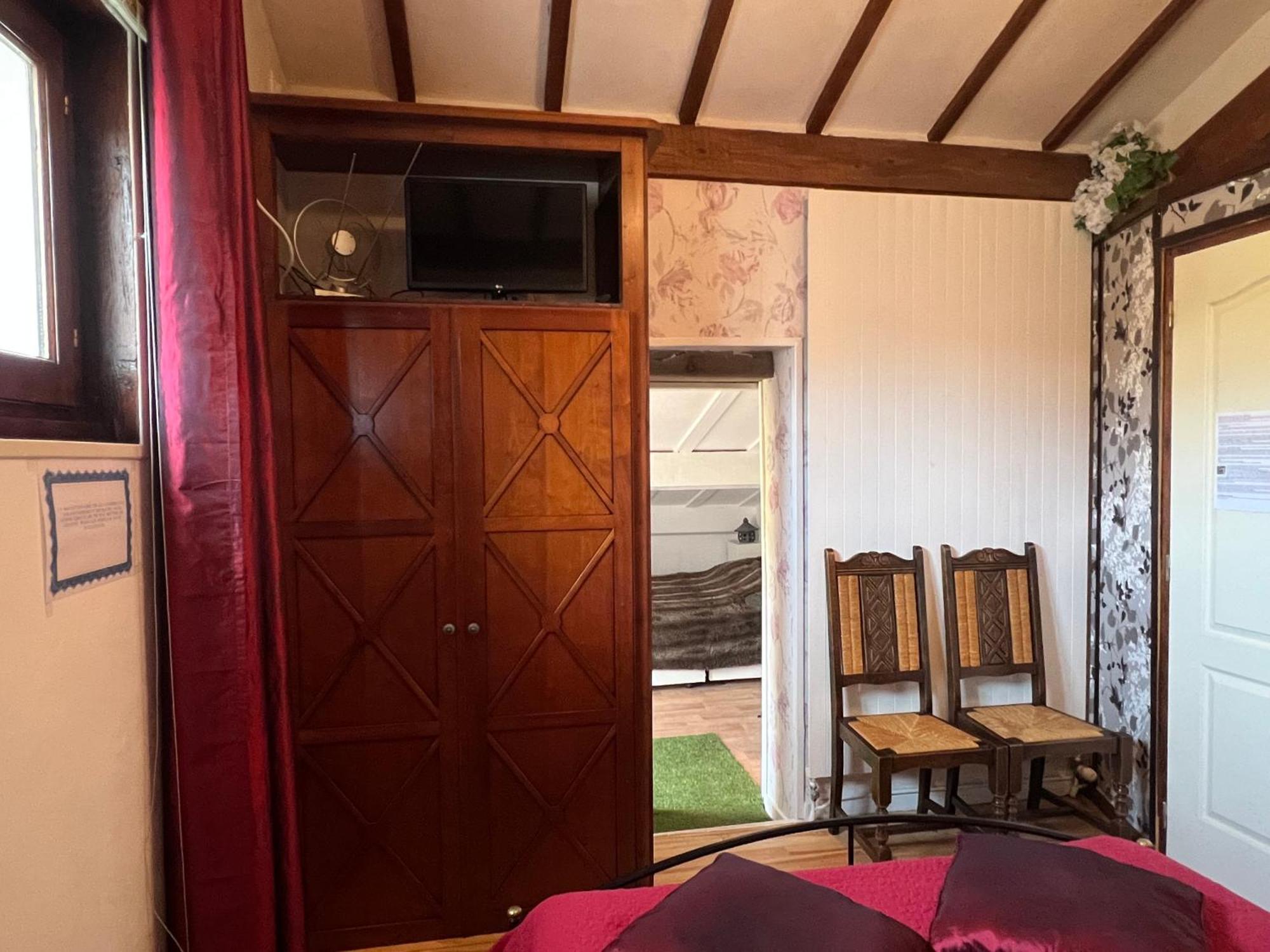 Maison D'Hotes L'Escale Du Loup Blanc Maringes Buitenkant foto
